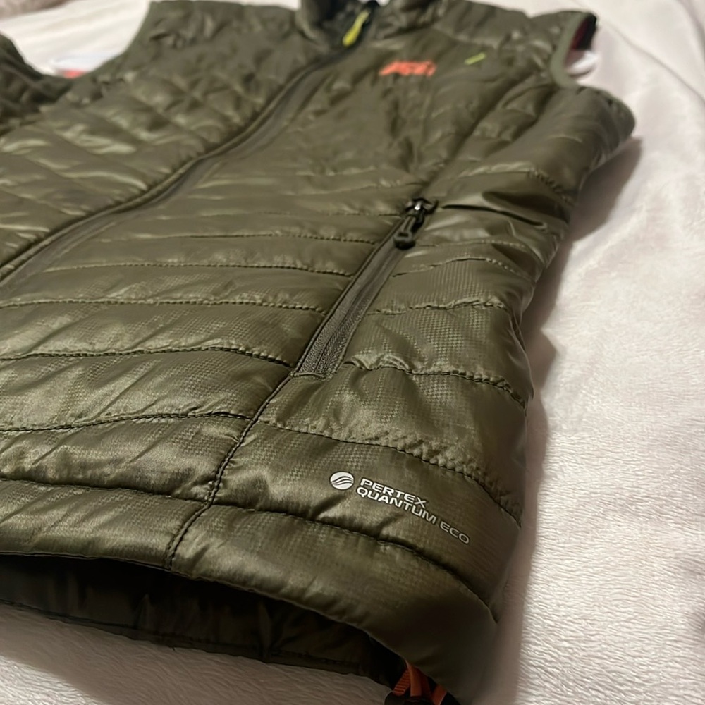 REI vest, lightweight synthetic down- like New women’s Medium